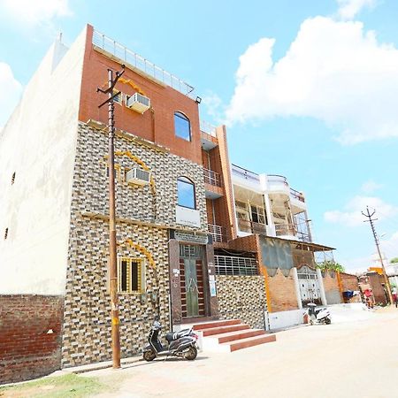 Oyo 44361 Shri Lajjaram Ashram Hotel Vrindāvan Екстериор снимка