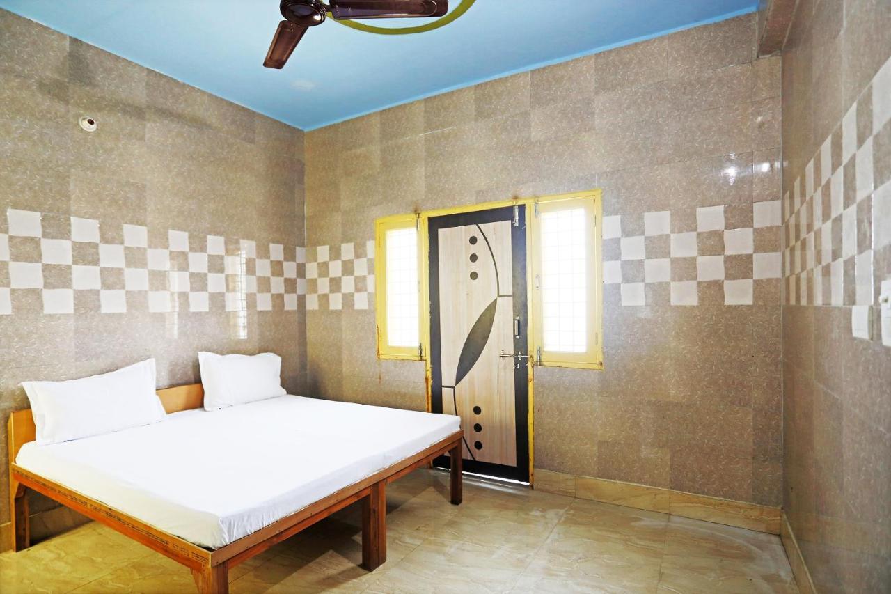 Oyo 44361 Shri Lajjaram Ashram Hotel Vrindāvan Екстериор снимка