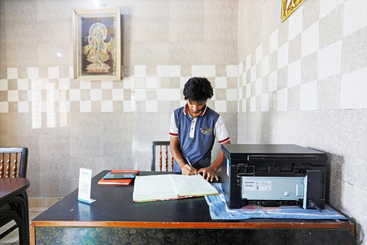 Oyo 44361 Shri Lajjaram Ashram Hotel Vrindāvan Екстериор снимка