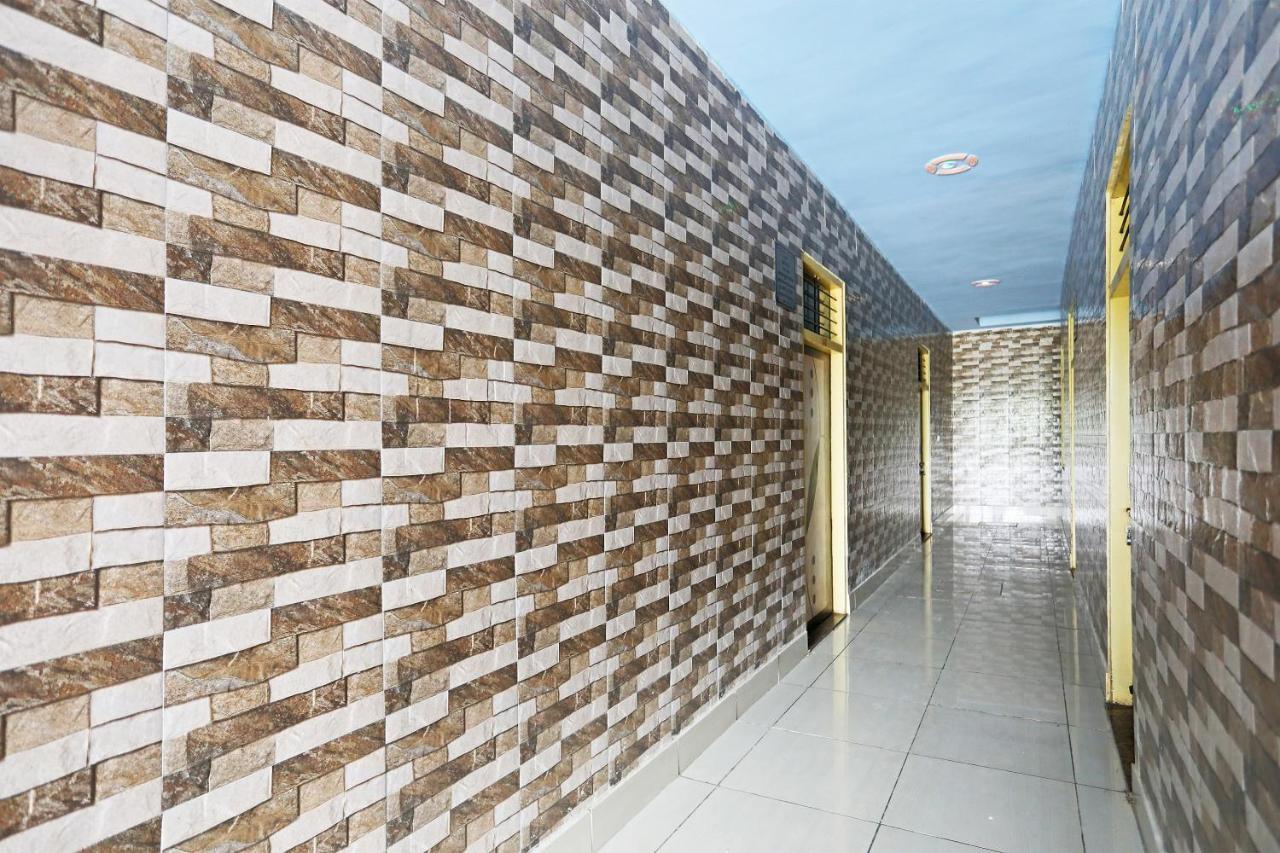 Oyo 44361 Shri Lajjaram Ashram Hotel Vrindāvan Екстериор снимка